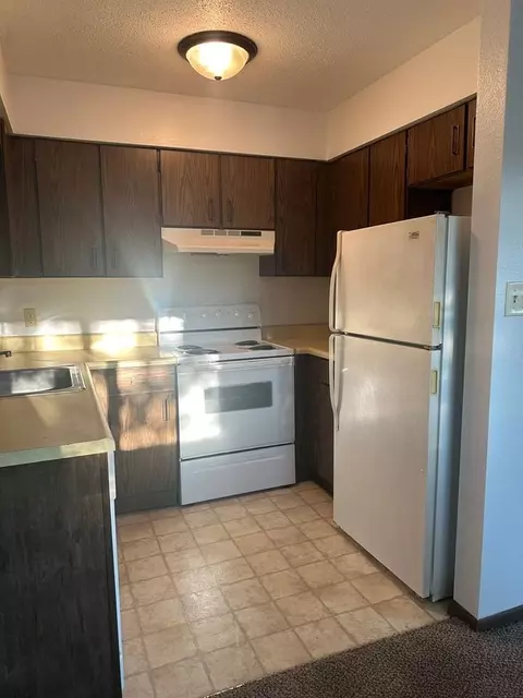 1200 Meadowview Dr, Marion, IA 52302