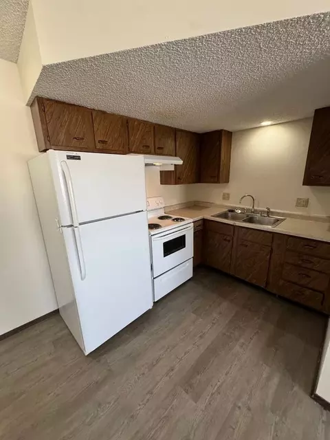 1200 Meadowview Dr, Marion, IA 52302