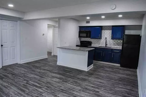 2200 Dinsmore Dr, Lexington, KY 40502