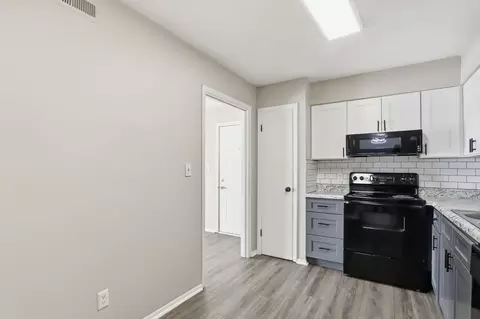 8444 Rothbury Dr, Indianapolis, IN 46260 photo 6