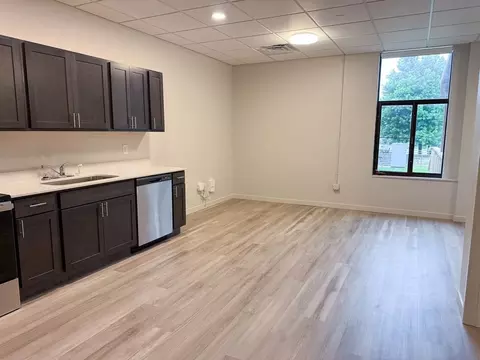 630 6th St, Nevada, IA 50201