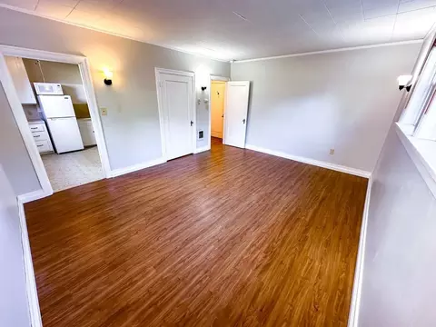 5042 12th Ave NE, Seattle, WA 98105