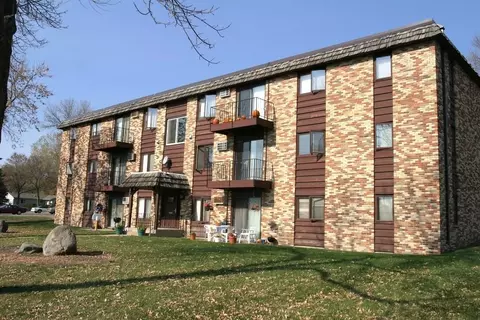 420 440489 Chan Vw, Chanhassen, MN 55317