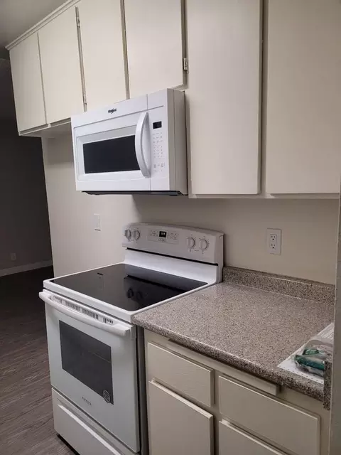 1005 Via Zapata, Riverside, CA 92507