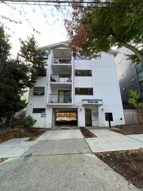 4237 8th Ave NE, Seattle, WA 98105