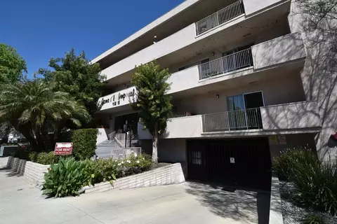 11255 Camarillo St, Los Angeles, CA 91602