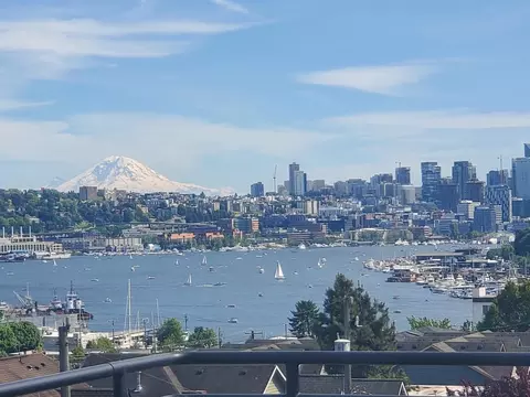 3809 Whitman Ave N, Seattle, WA 98103