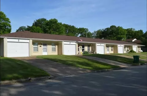 602 Olive St, De Soto, MO 63020