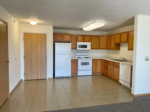 4221 33rd Ave S, Fargo, ND 58104