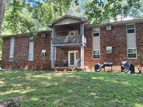1090 Evelyn Dr, Radcliff, KY 40160
