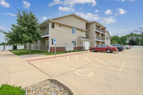 1905 N Cunningham Ave, Urbana, IL 61802