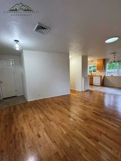 394 Rosewood Ave, Eugene, OR 97404
