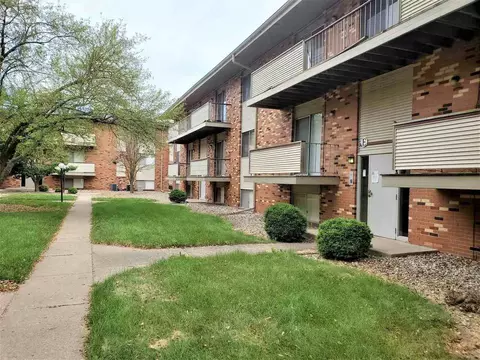 800 S Mattis Ave, Champaign, IL 61821 photo 4