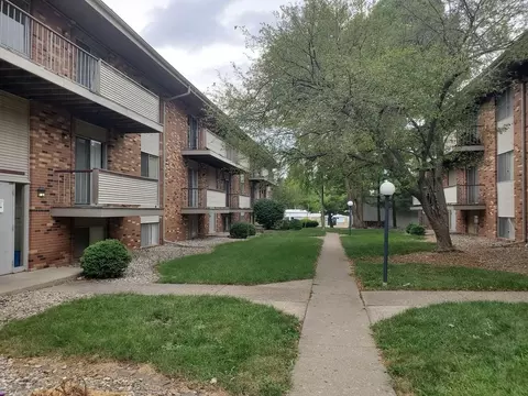 800 S Mattis Ave, Champaign, IL 61821