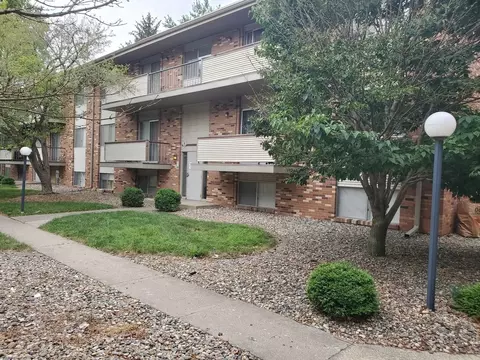800 S Mattis Ave, Champaign, IL 61821 photo 2