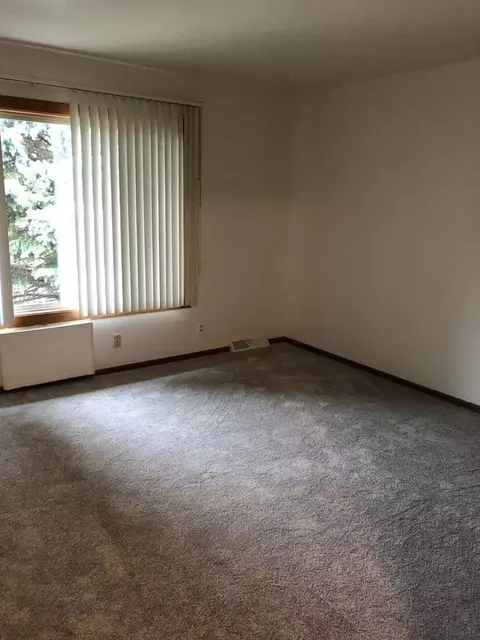 8617 Buckingham Dr, Sturtevant, WI 53177 photo 4