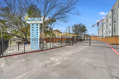 2208 Del Curto Rd, Austin, TX 78704
