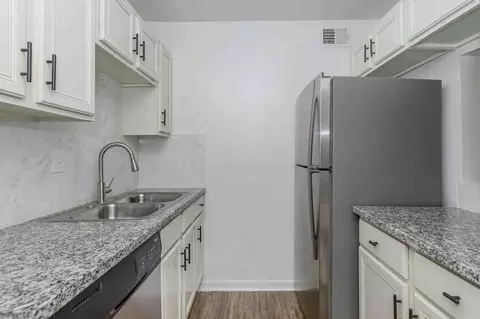 74 Lyerly St, Houston, TX 77022