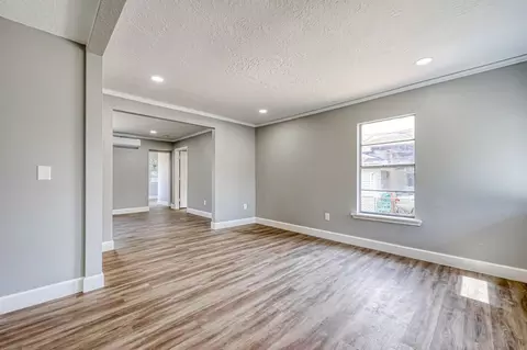 6715 Victoria St, Houston, TX 77020