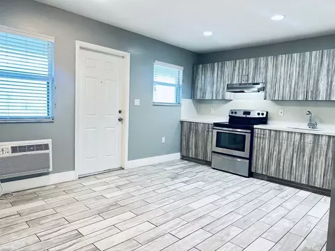 1756 NW 2nd Ct, Miami, FL 33136