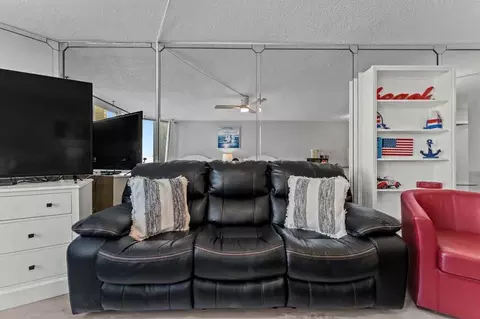 8817 S Thomas Dr, Panama City Beach, FL 32408