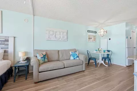 8817 S Thomas Dr, Panama City Beach, FL 32408