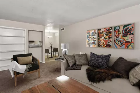 6233 Gulfton St, Houston, TX 77081