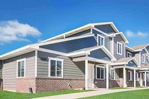 5450 E Blarney Pl, Sioux Falls, SD 57110 photo 2