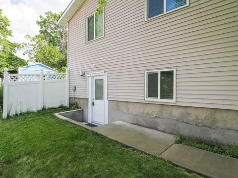 9062 S Daybreak Dr, Sandy, UT 84093