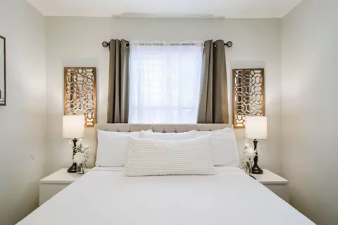 1327 W 21st St, Houston, TX 77008