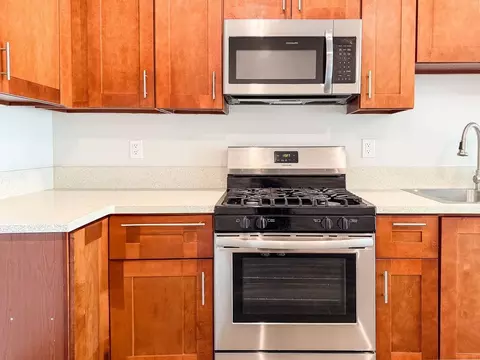 18711 Sherman Way, Reseda, CA 91335