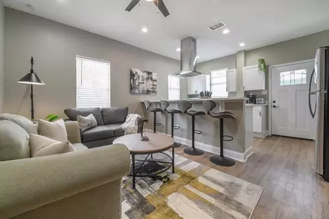 2501 W North B St, Tampa, FL 33609