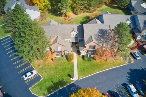 11618 Plymouth Woods Dr, Livonia, MI 48150