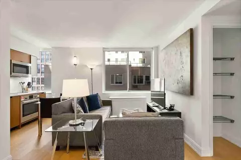 200 E 11th St, New York, NY 10003