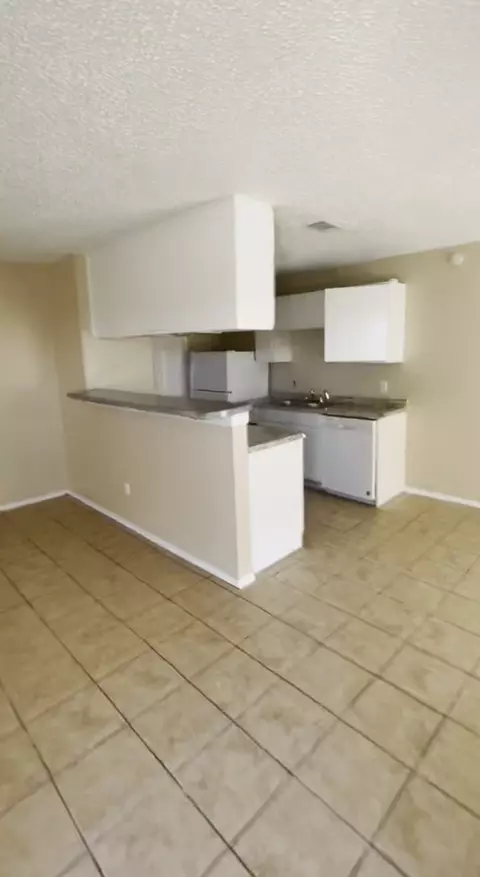 3402 Colonial Dr, Forest Hill, TX 76140