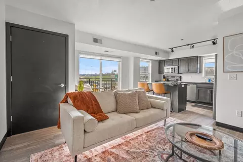 21 W Jefferson St, Waterloo, IA 50701