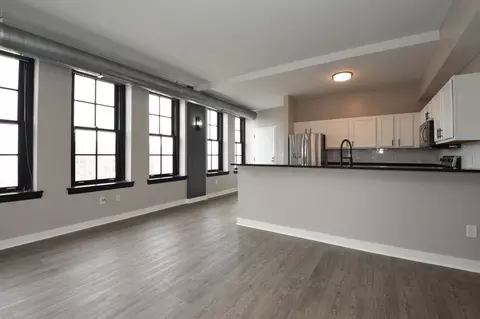 1211 W 9th St, Cleveland, OH 44113