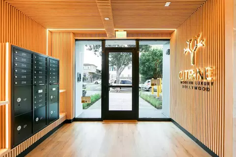1525 N Hobart Blvd, Los Angeles, CA 90027