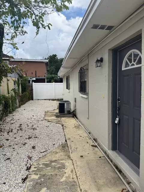 3318 W Walnut St, Tampa, FL 33607 photo 2
