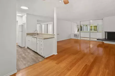11946 Montana Ave, Los Angeles, CA 90049