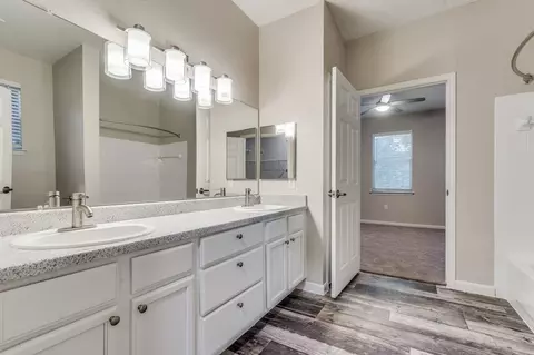 2800 Collins Creek Dr, Austin, TX 78741 photo 13