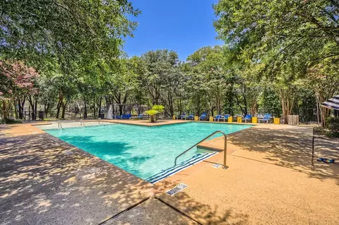 2800 Collins Creek Dr, Austin, TX 78741 photo 4
