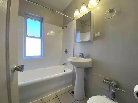 1261 W Argyle St, Chicago, IL 60640 photo 11