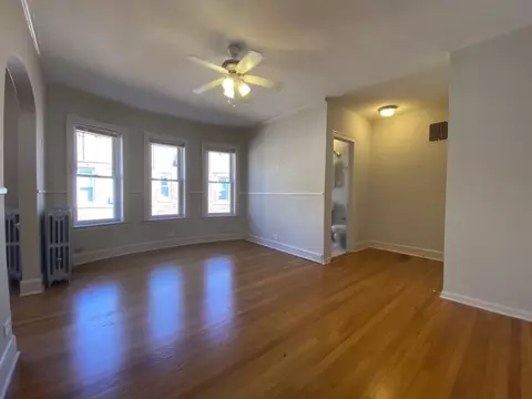 1261 W Argyle St, Chicago, IL 60640 photo 5