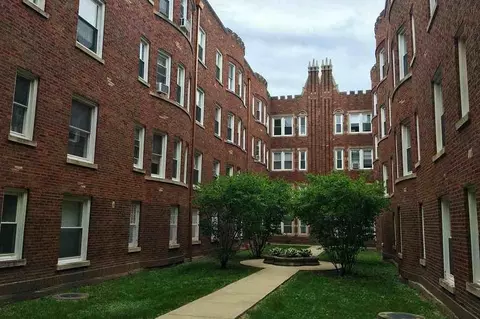 1261 W Argyle St, Chicago, IL 60640 photo 2