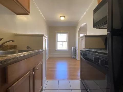 1261 W Argyle St, Chicago, IL 60640 photo 3