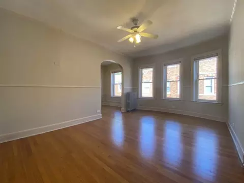1261 W Argyle St, Chicago, IL 60640 photo 6