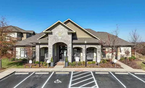 1084 W Oakland Ave, Johnson City, TN 37604 photo 2