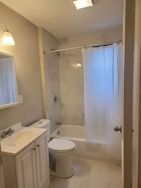 222 Maple Ave, Hartford, CT 06114