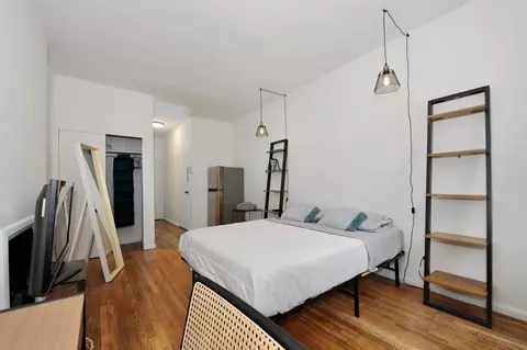 200 E 11th St, New York, NY 10003
